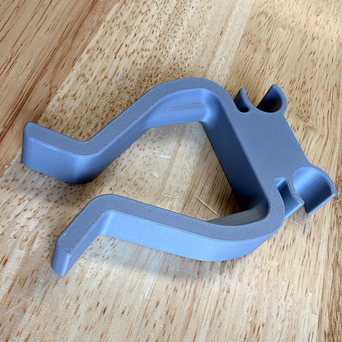 Grey golf club wall clip showing the shaft channel